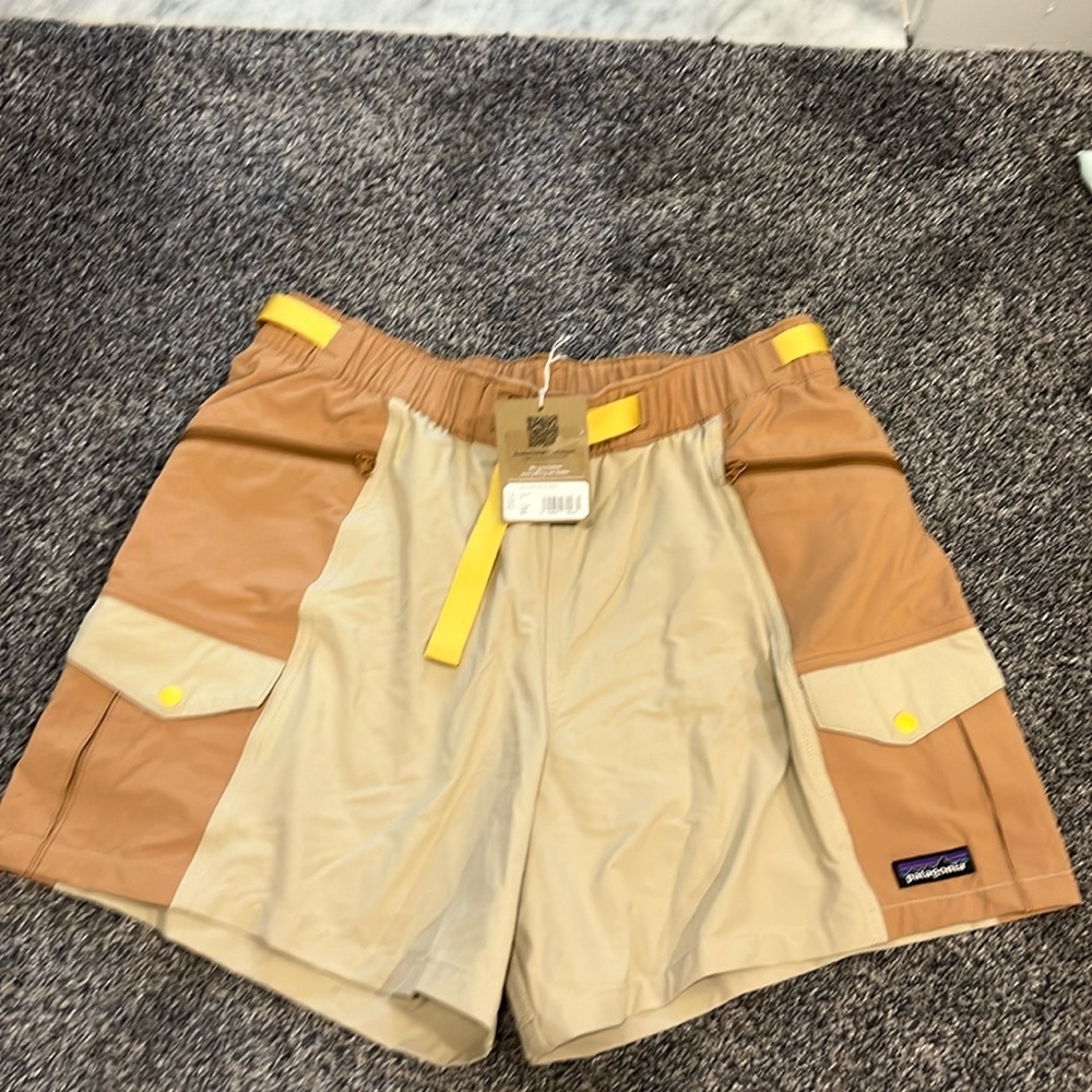 Patagonia Outdoor Everyday Shorts Size M Womens 4” Long Oar Tan 57456 NWT Belted